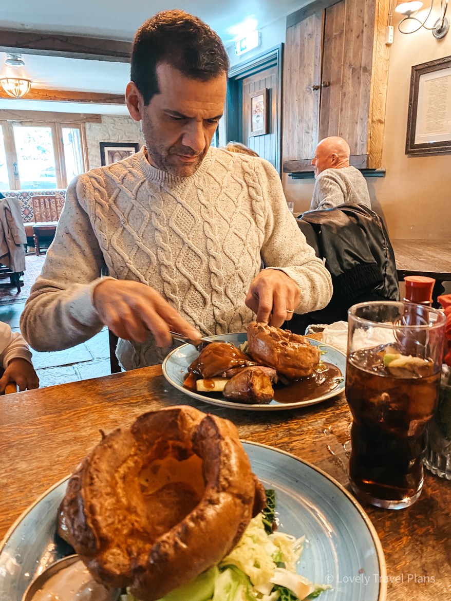 Qué hacer en los Cotswolds: comer Sunday Roast un domingo