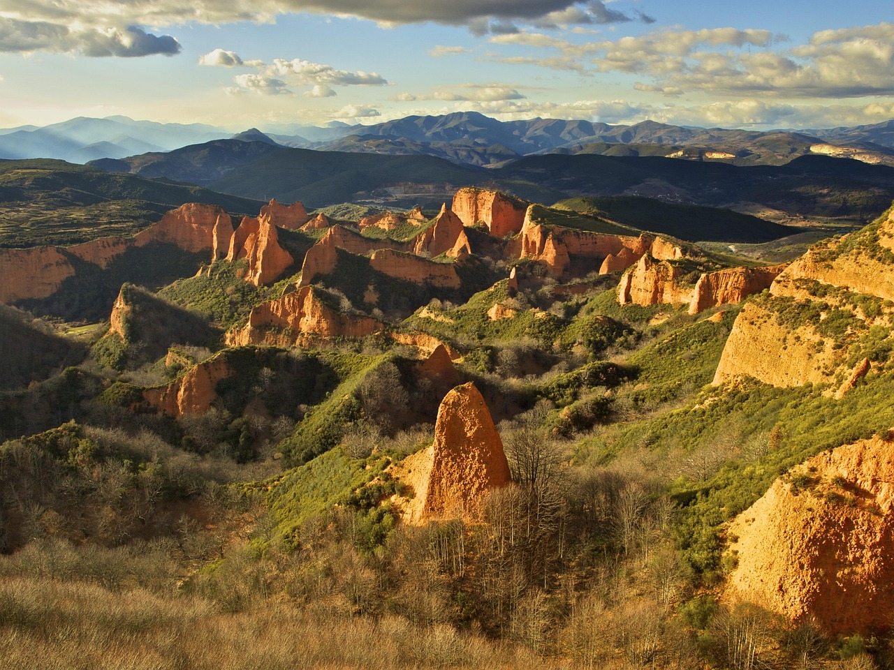 Rutas por Castilla y León en coche: Las Médulas (León)