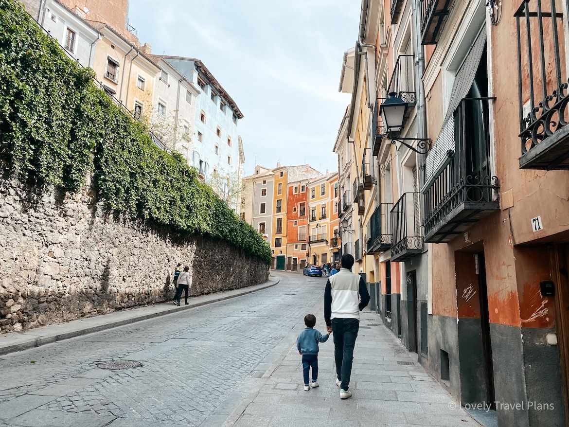 Qué ver en Cuenca en un día: la mejor ruta 10 Qué ver en Cuenca en un día: Calle Alfonso VIII